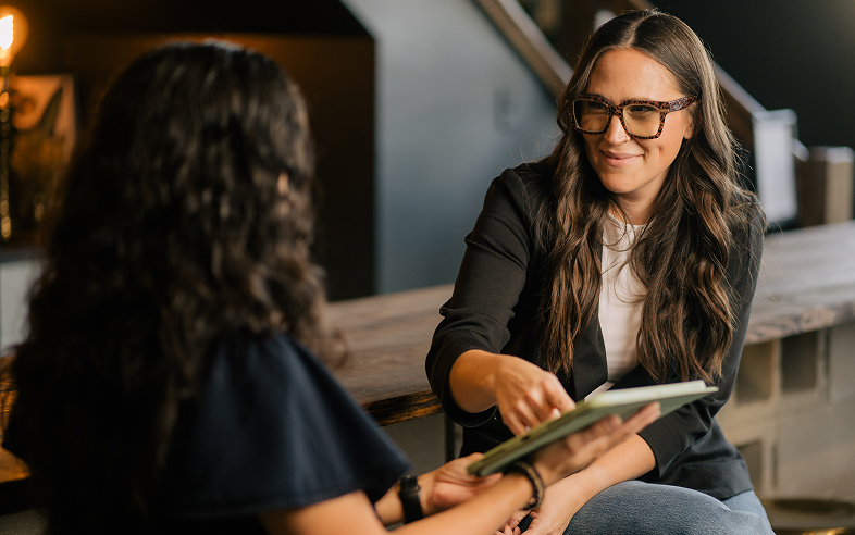 kalyn working with a client